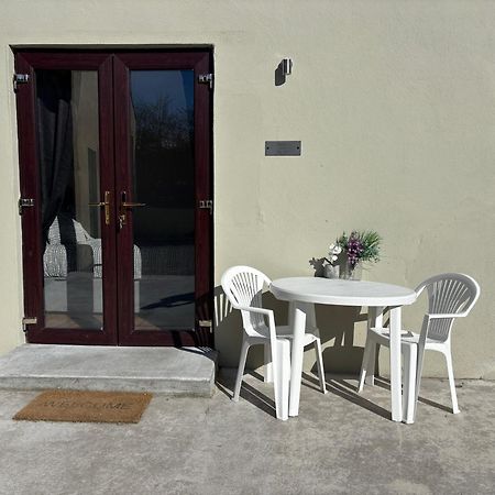 Private Detached Small Bedroom And Bathroom Only- This Is Not An Apartment Butlersbridge Екстер'єр фото