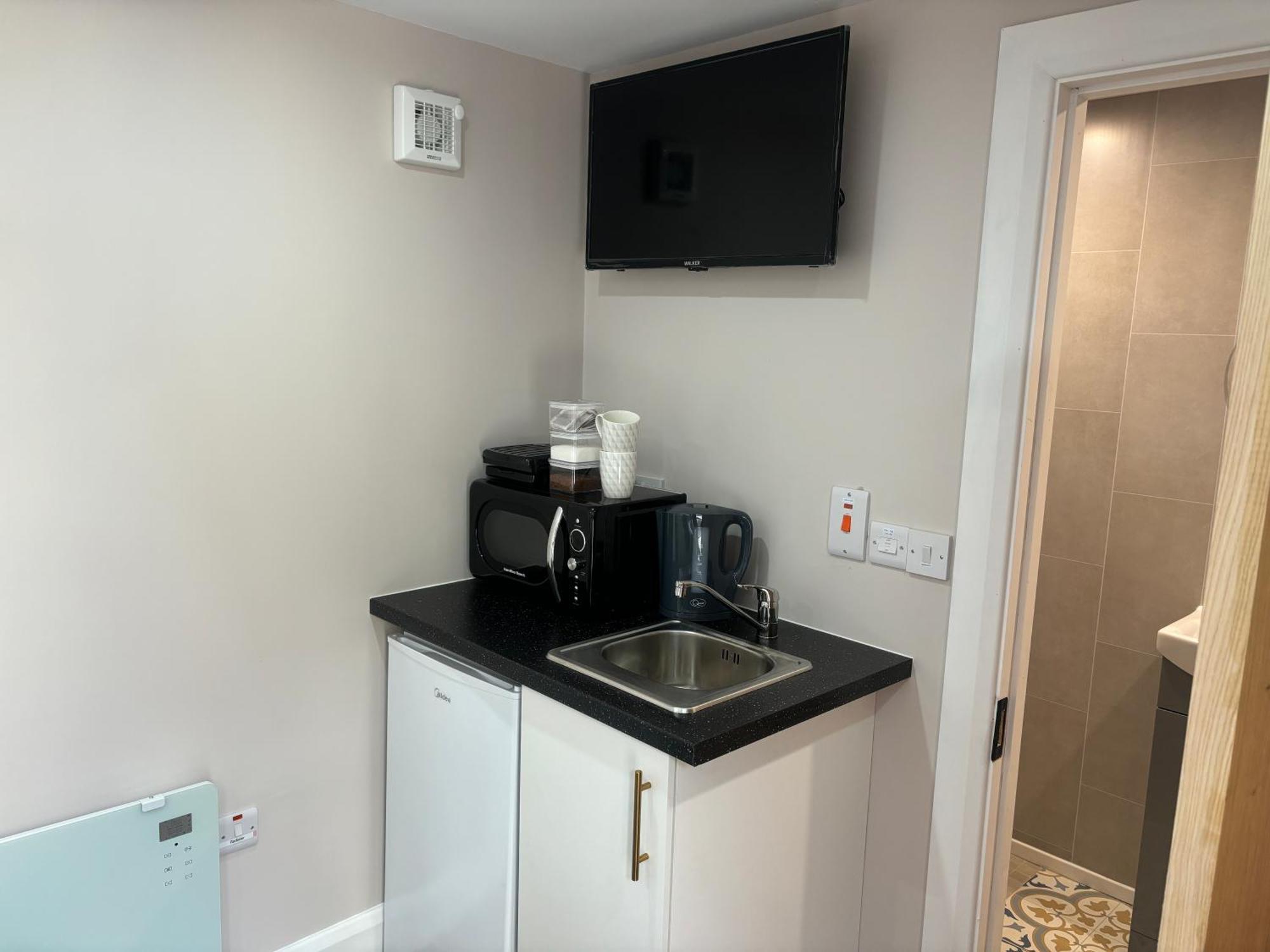 Private Detached Small Bedroom And Bathroom Only- This Is Not An Apartment Butlersbridge Екстер'єр фото