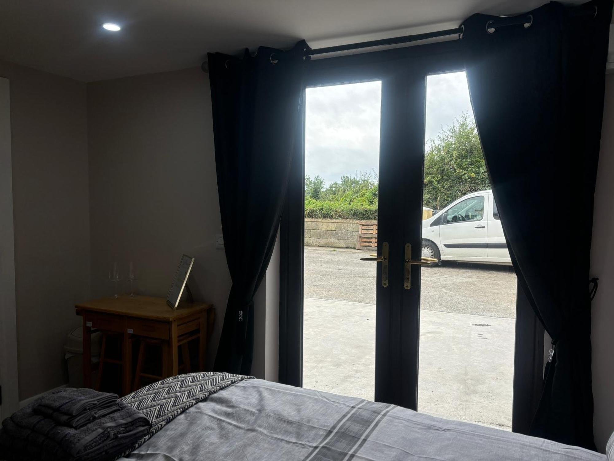 Private Detached Small Bedroom And Bathroom Only- This Is Not An Apartment Butlersbridge Екстер'єр фото