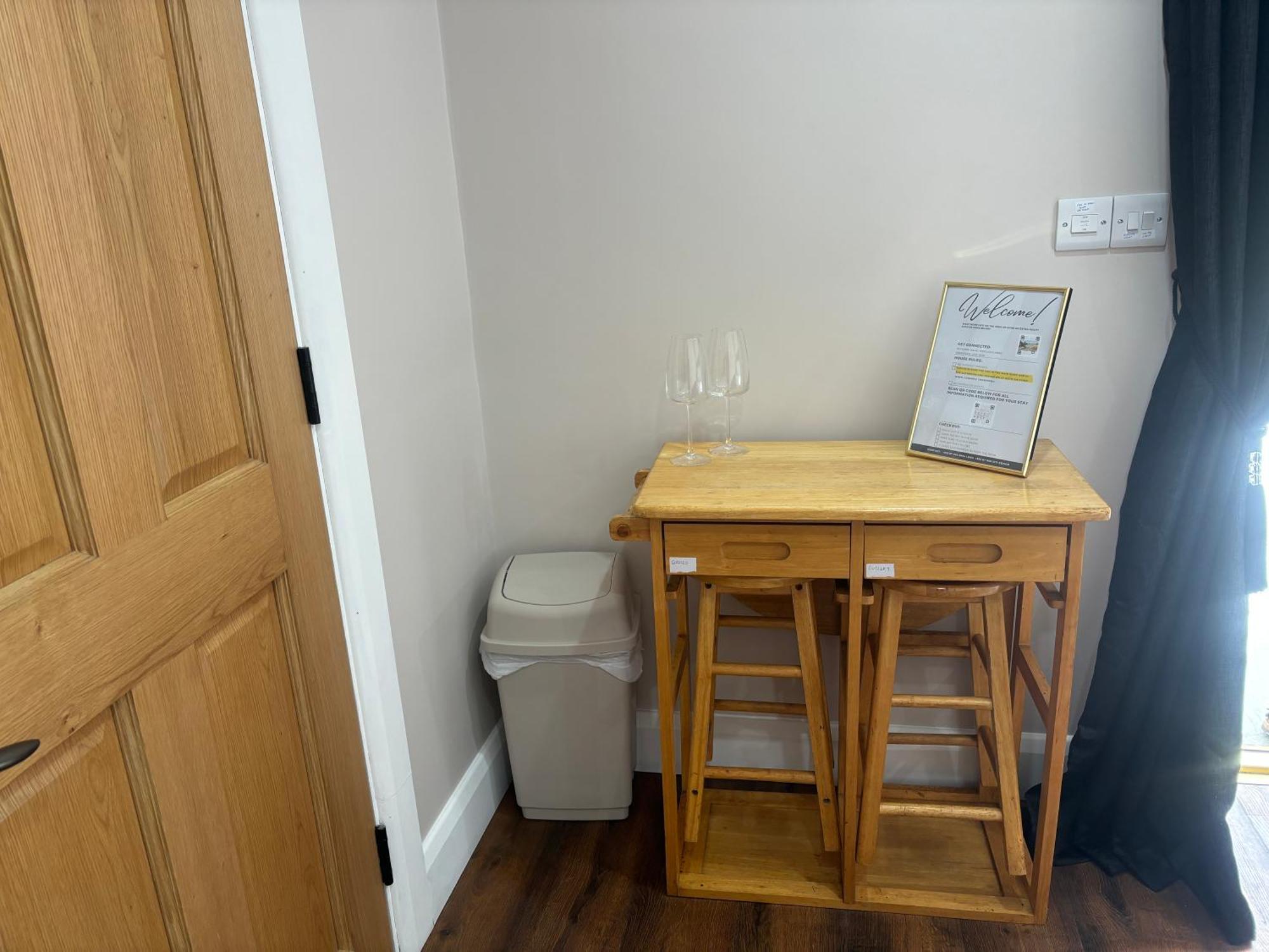 Private Detached Small Bedroom And Bathroom Only- This Is Not An Apartment Butlersbridge Екстер'єр фото