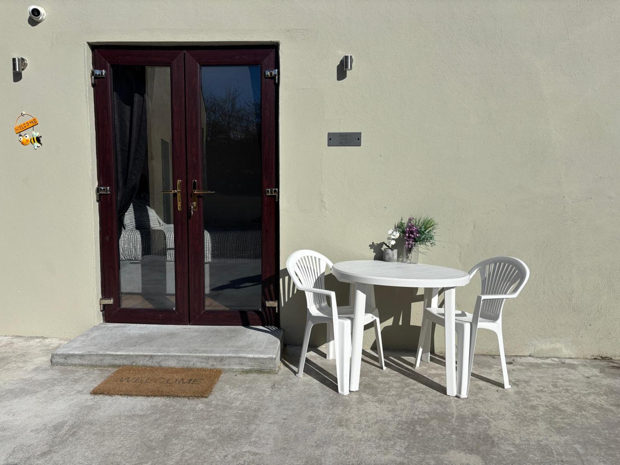 Private Detached Small Bedroom And Bathroom Only- This Is Not An Apartment Butlersbridge Екстер'єр фото